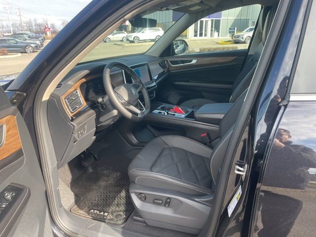 Certified 2025 Volkswagen Atlas SE image 7