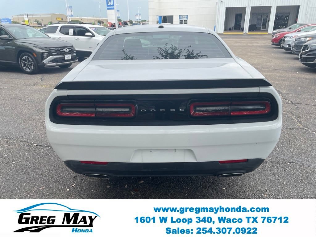 Used 2016 Dodge Challenger SXT w/ Cold Weather Group RWD image 4