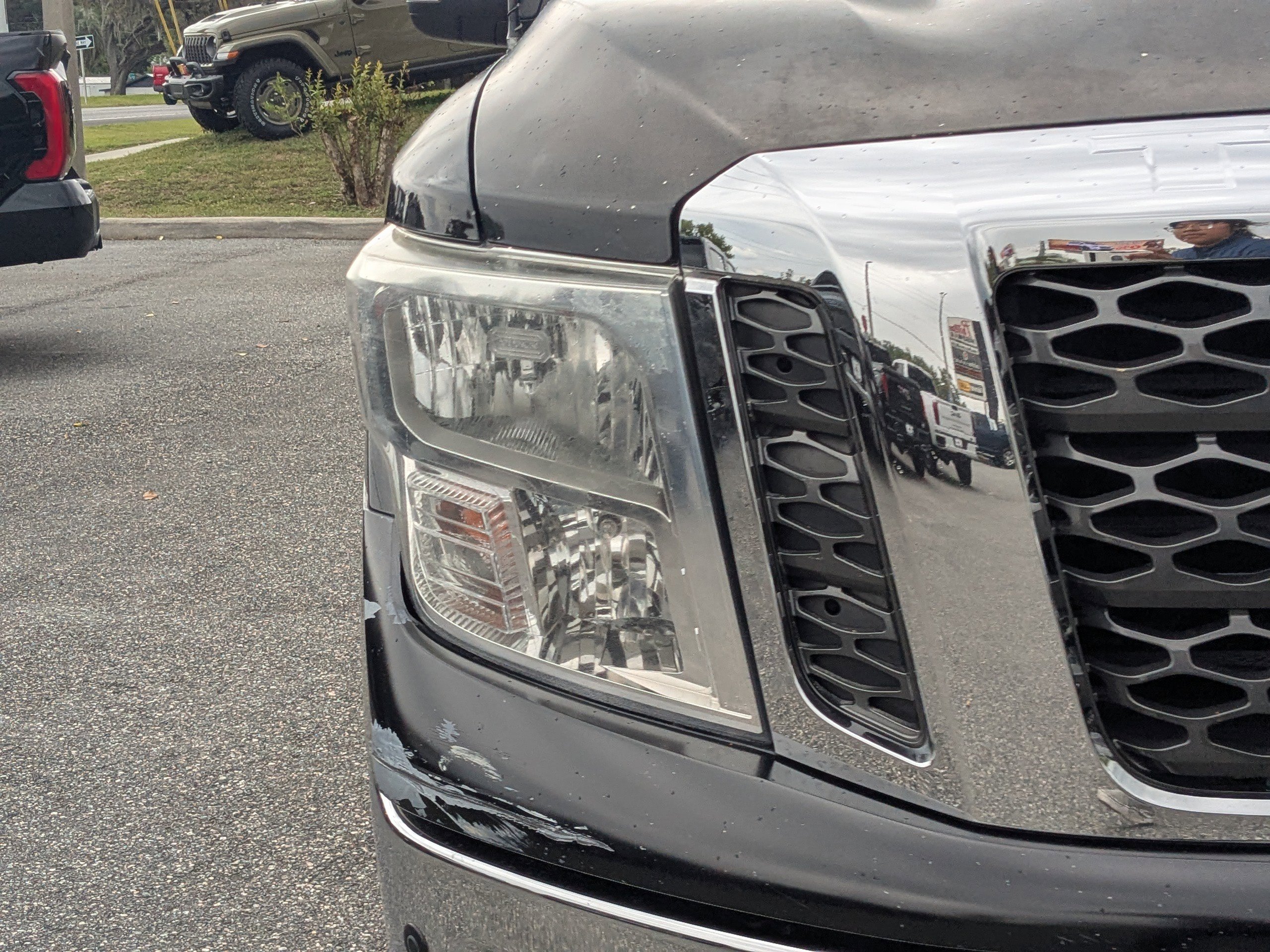 Used 2017 Nissan Titan SV RWD image 9