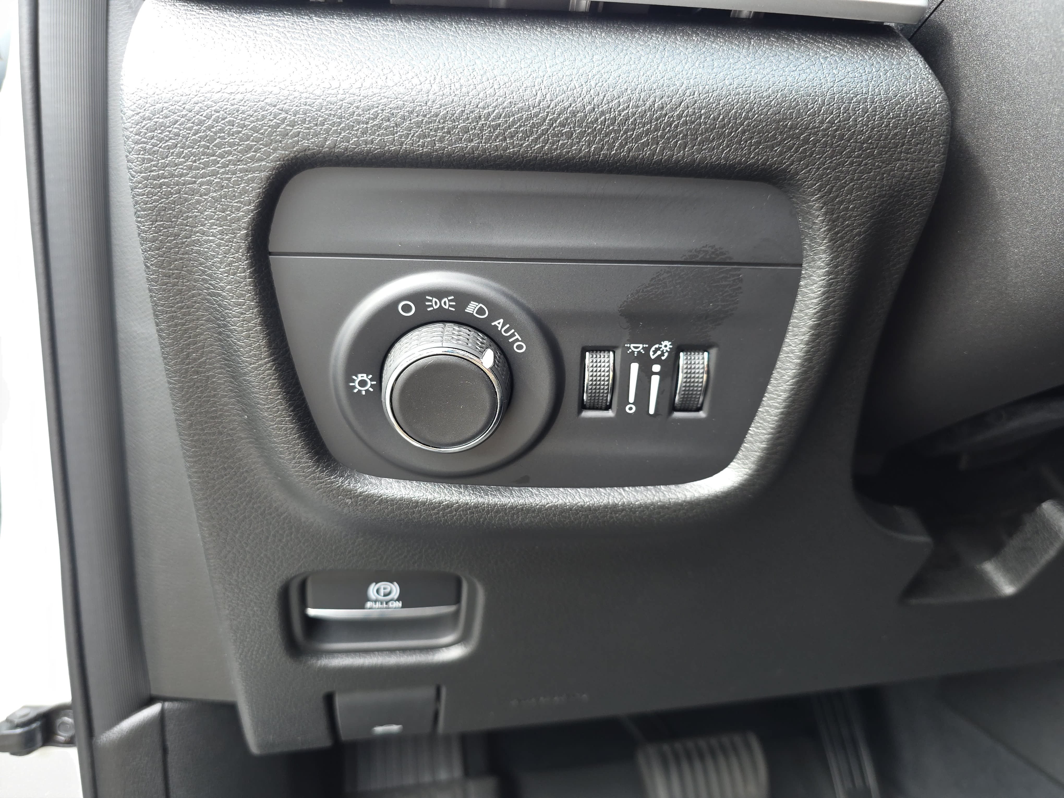Certified 2023 Jeep Grand Cherokee Laredo AWD/4WD image 23