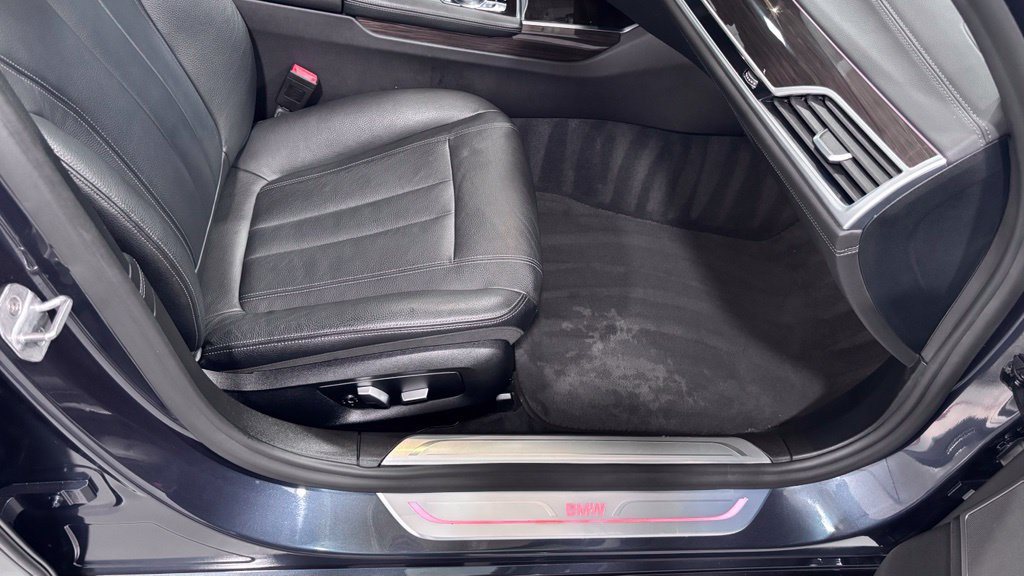 Used 2018 BMW 740i xDrive AWD/4WD image 18