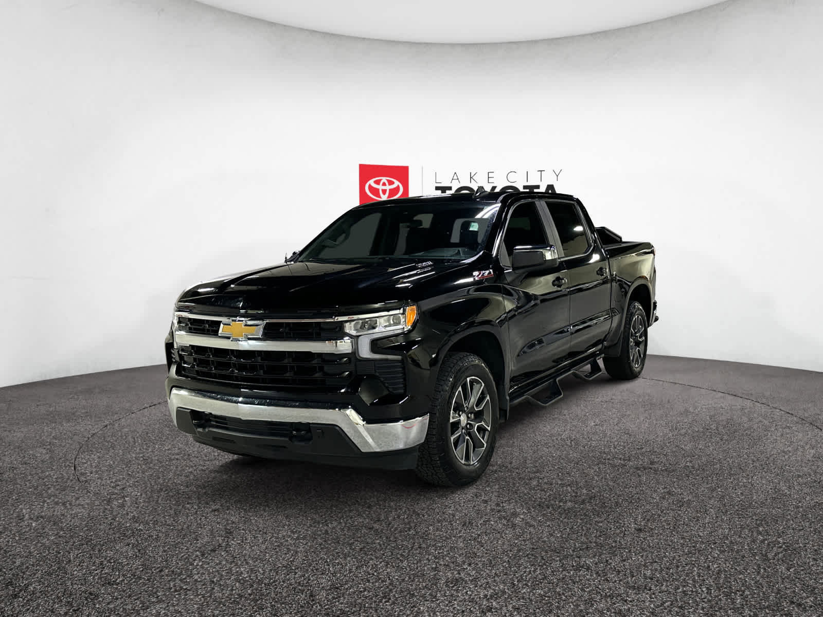 Used 2024 Chevrolet Silverado 1500 LT