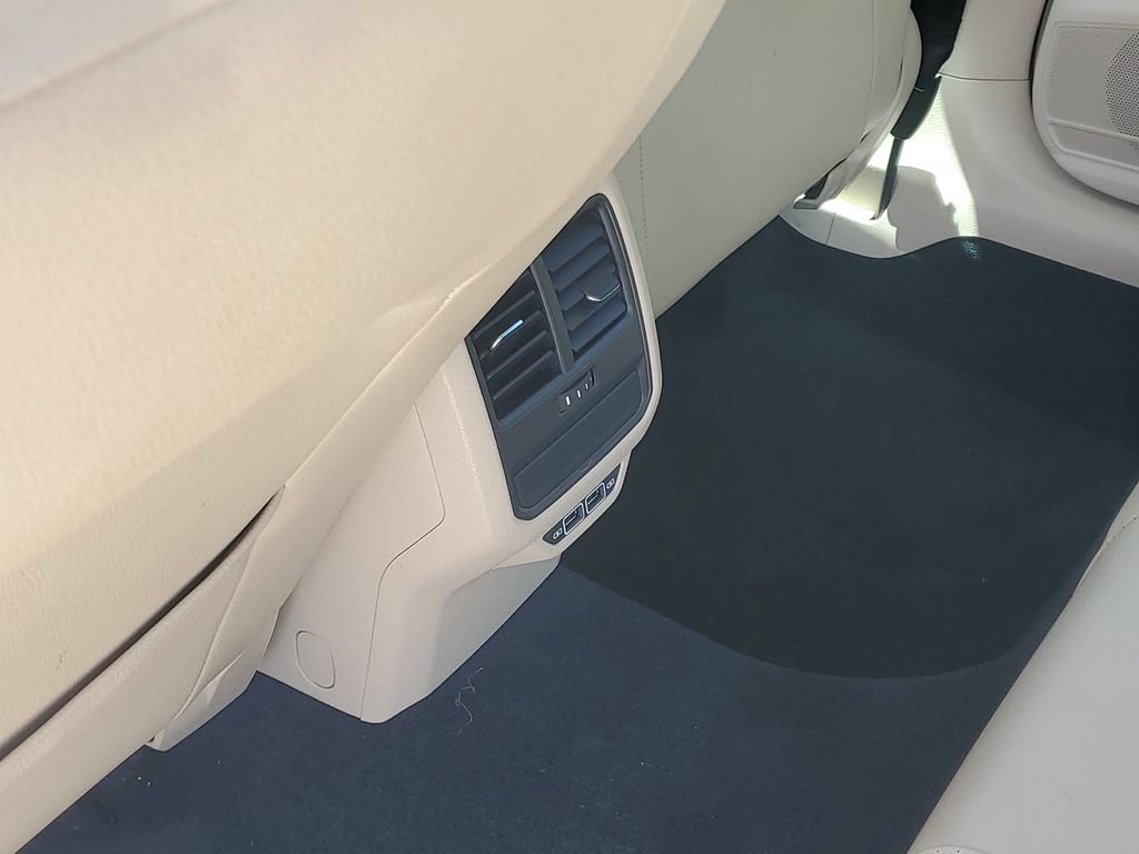 Used 2019 Volkswagen Passat 2.0T Wolfsburg w/ Wheels & Sunroof Package FWD image 11