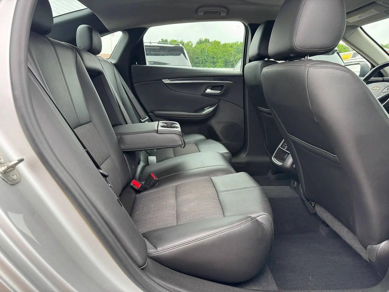 Used 2017 Chevrolet Impala LT FWD image 14