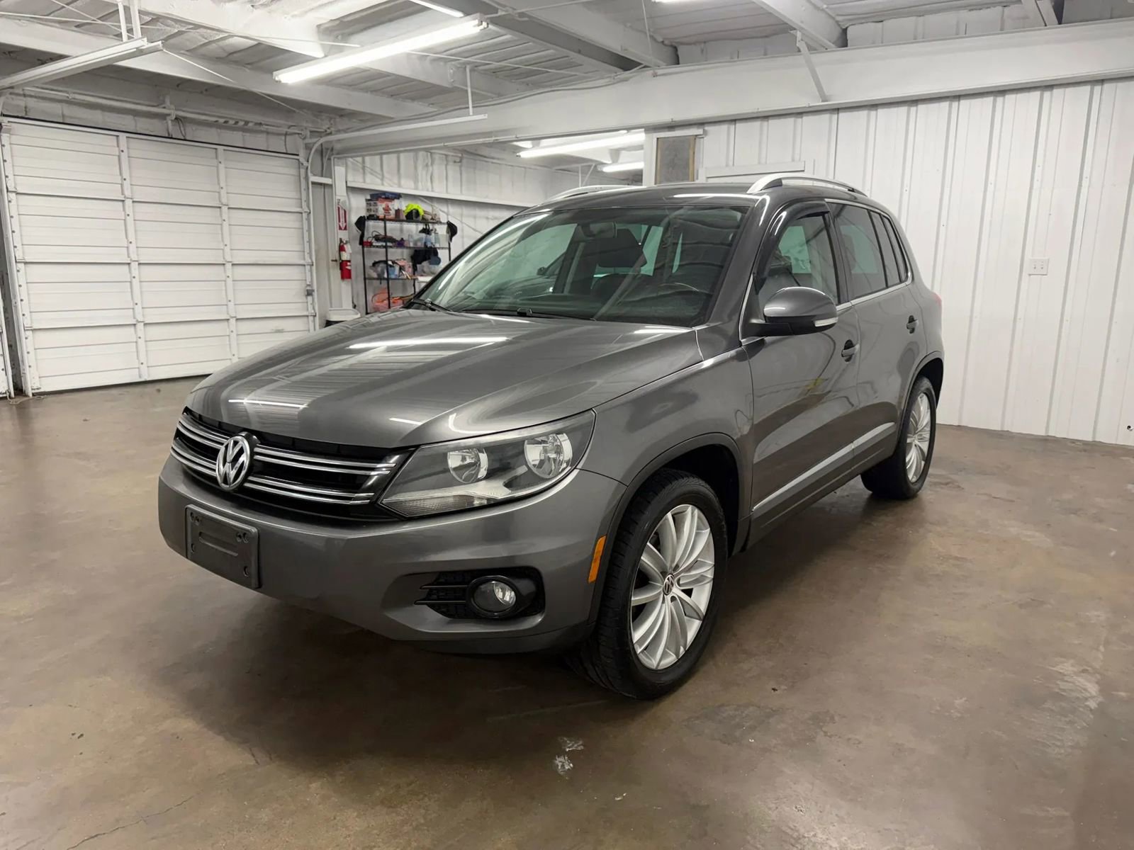 Used 2012 Volkswagen Tiguan SEL FWD image 4