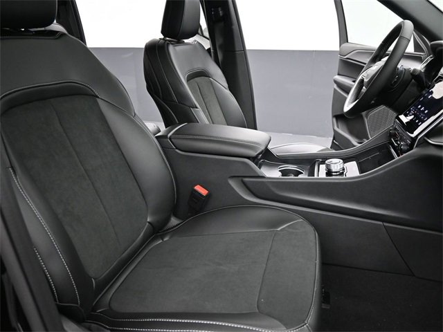 New 2025 Jeep Grand Cherokee Altitude image 20