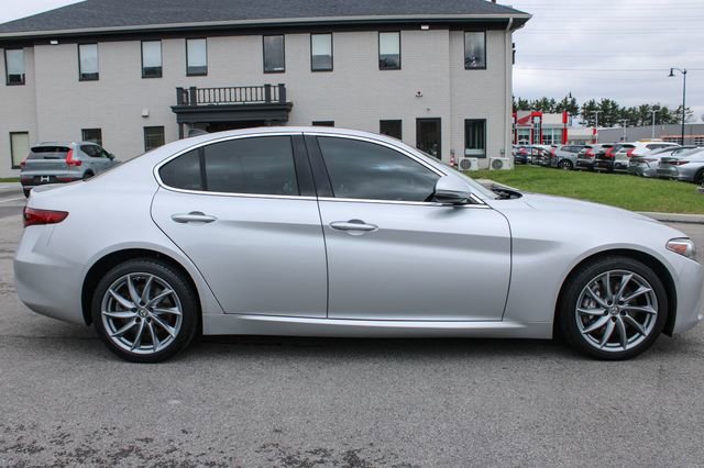 Used 2017 Alfa Romeo Giulia Sprint w/ Cold Weather Package image 6