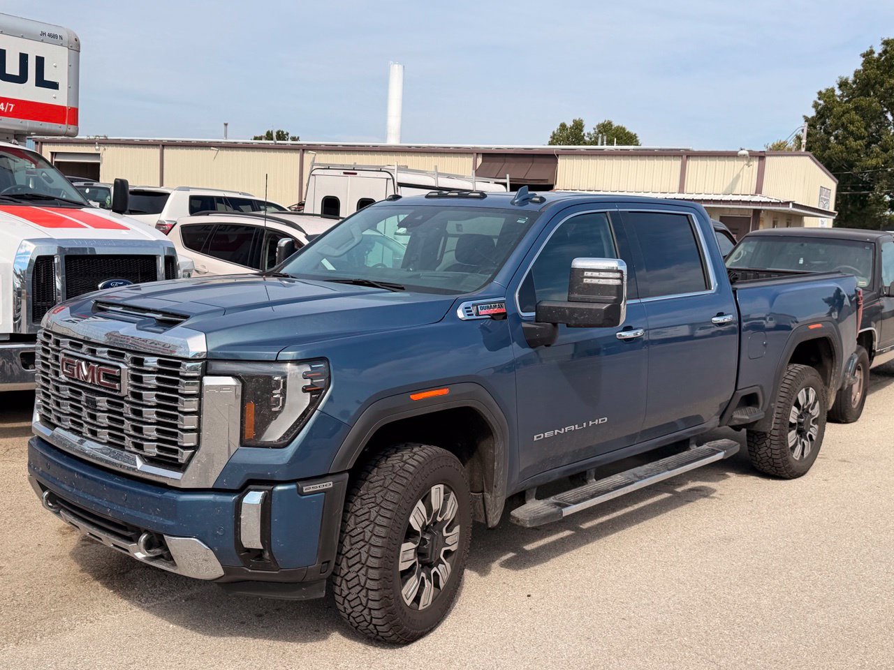 Used 2025 GMC Sierra 2500 Denali w/ Denali Reserve Package AWD/4WD image 1