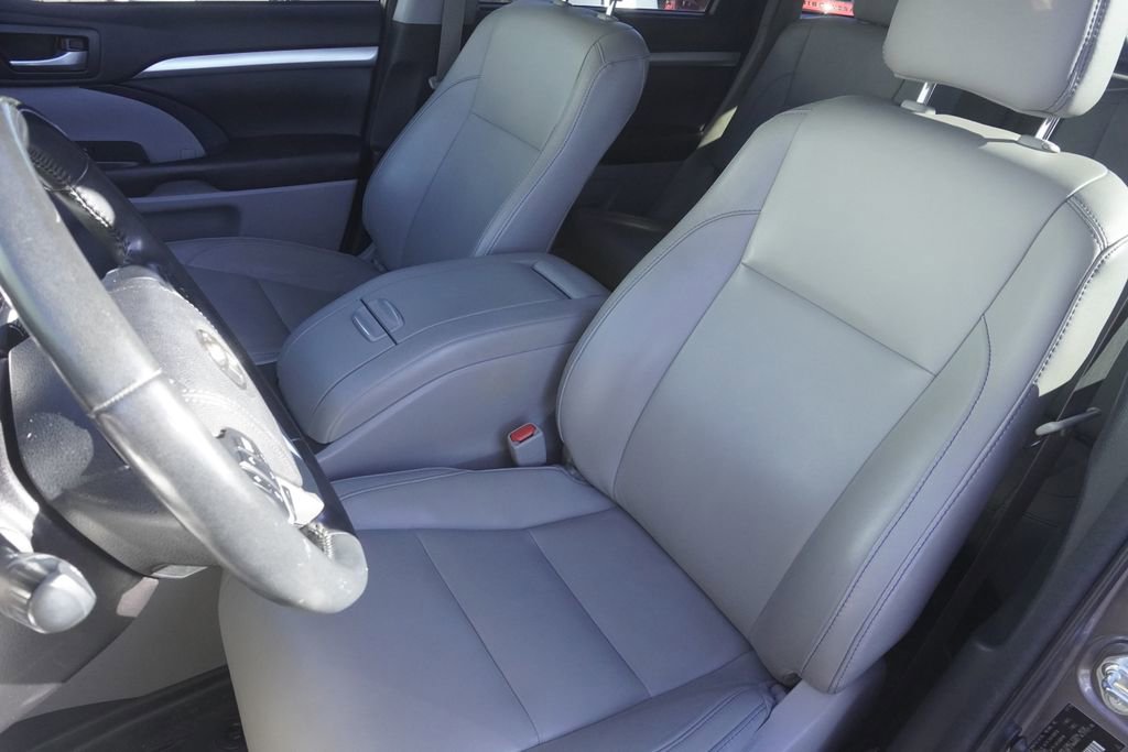 Used 2018 Toyota Highlander XLE image 20