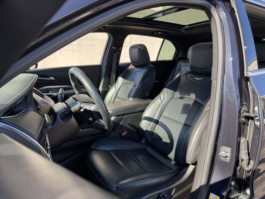 Used 2023 Cadillac XT4 Luxury w/ Cold Weather Package AWD/4WD image 22