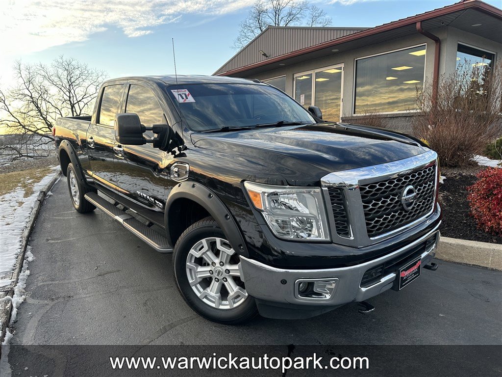 Used 2017 Nissan Titan SV RWD image 1