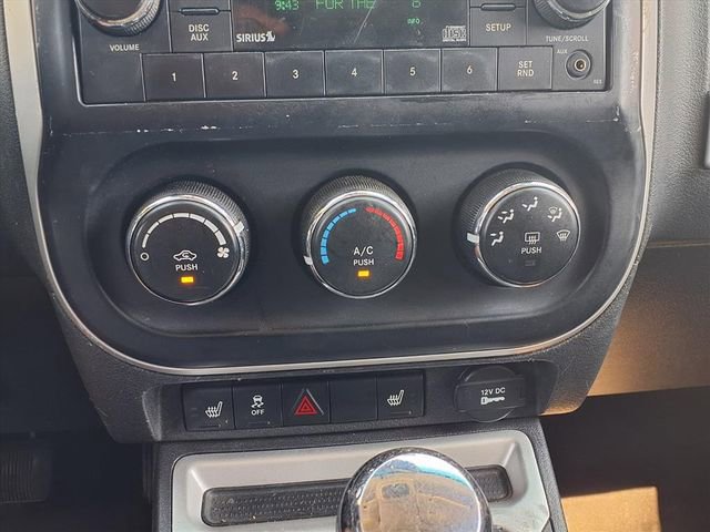 Used 2017 Jeep Compass Latitude FWD image 14