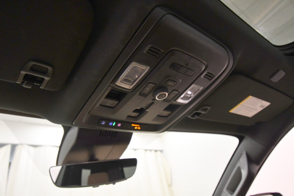 Used 2023 Chevrolet Tahoe Premier AWD/4WD image 28
