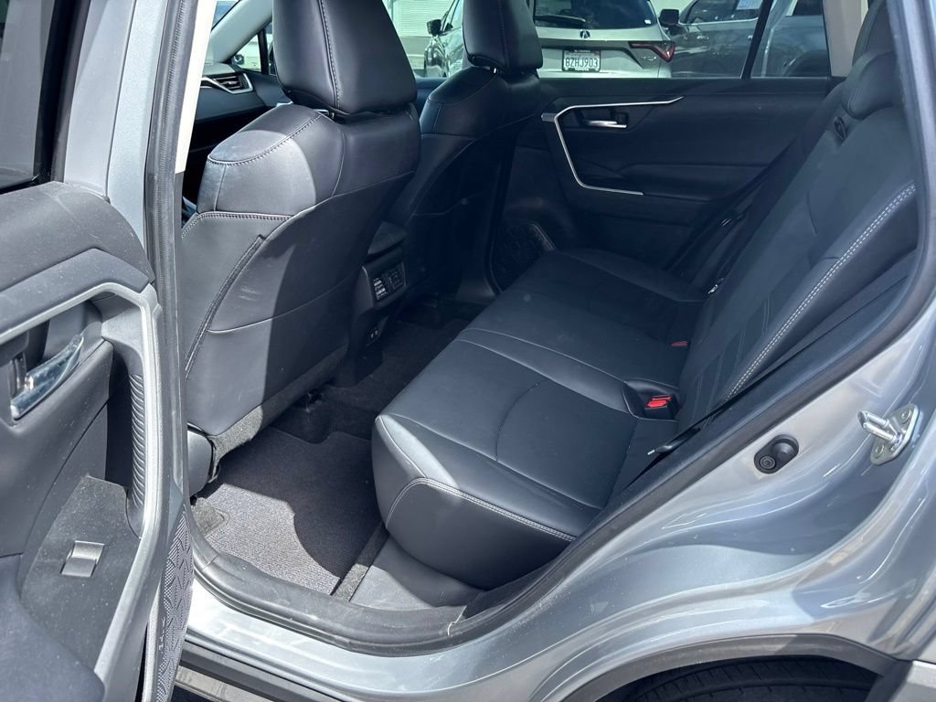 Used 2020 Toyota RAV4 XLE Premium w/ Carpet Mat Package FWD image 13