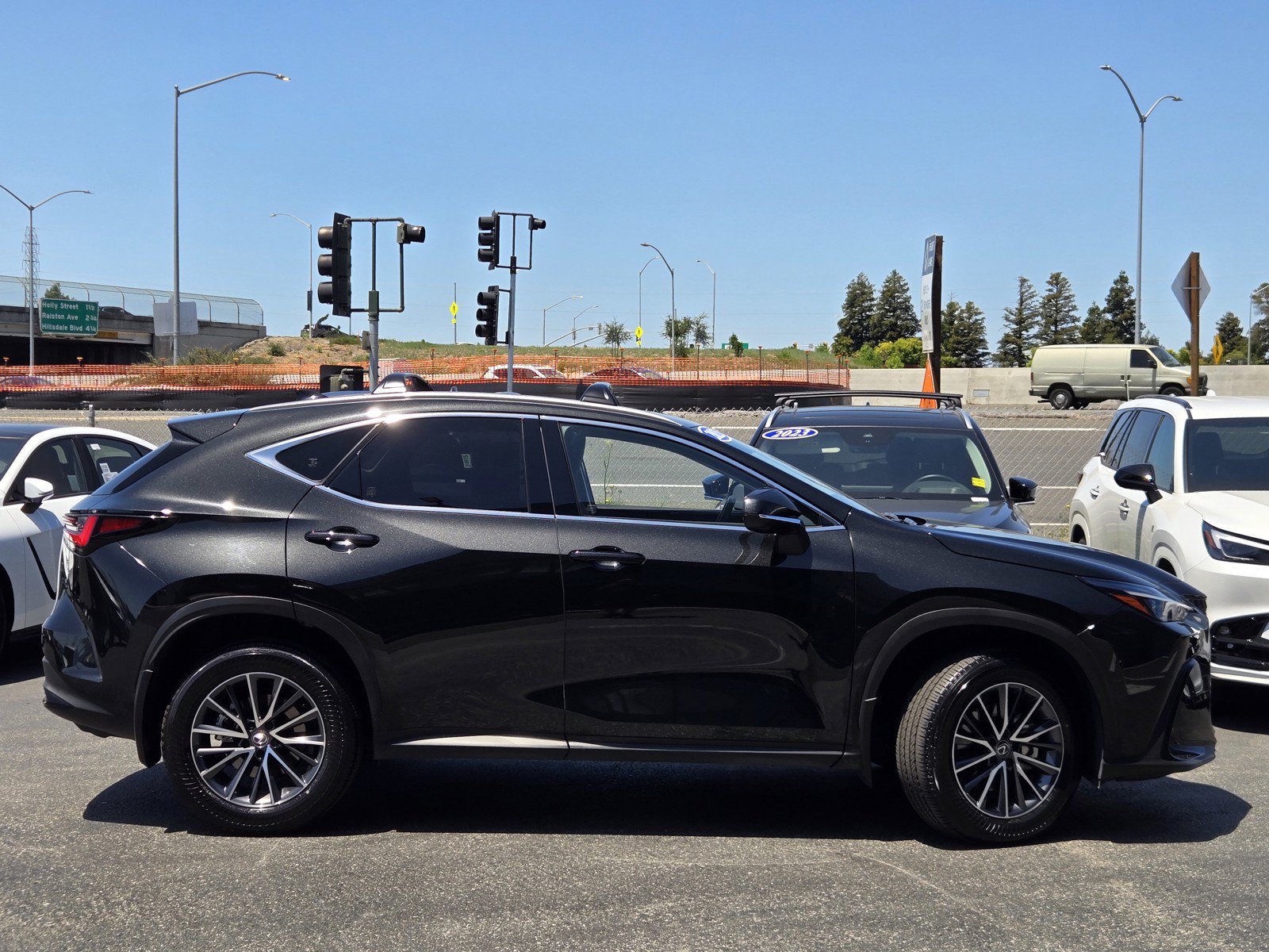 Used 2025 Lexus NX 350h AWD w/ Accessory Package (2T) image 3