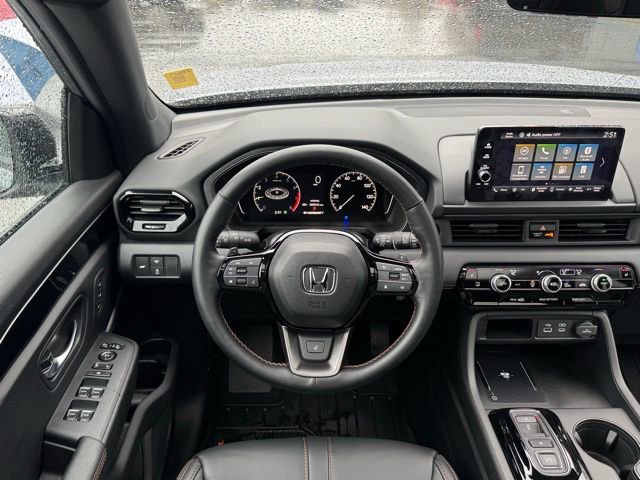 Used 2025 Honda Pilot TrailSport image 2