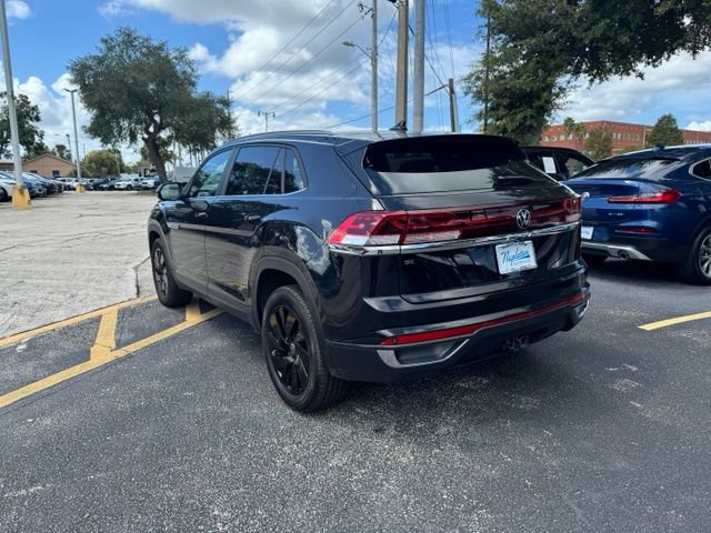 Used 2025 Volkswagen Atlas Cross Sport SE FWD image 3