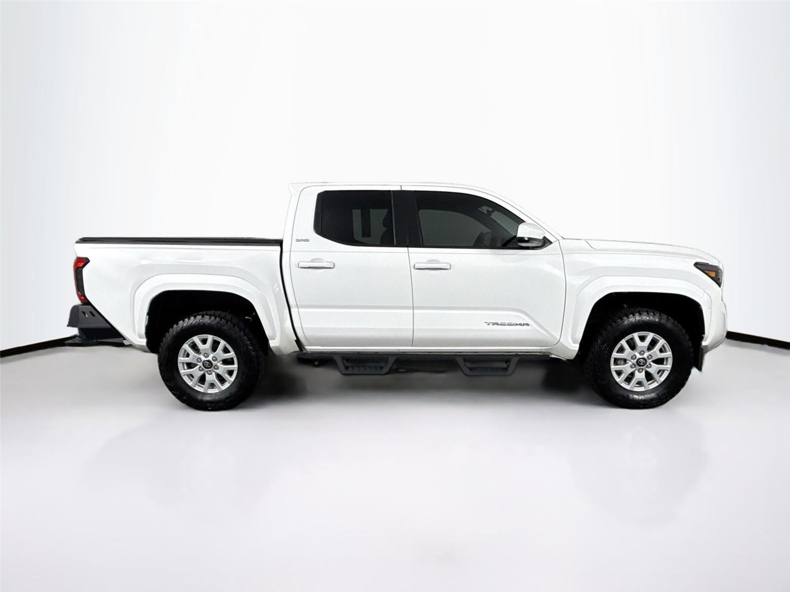 Certified 2025 Toyota Tacoma SR5 AWD/4WD image 10