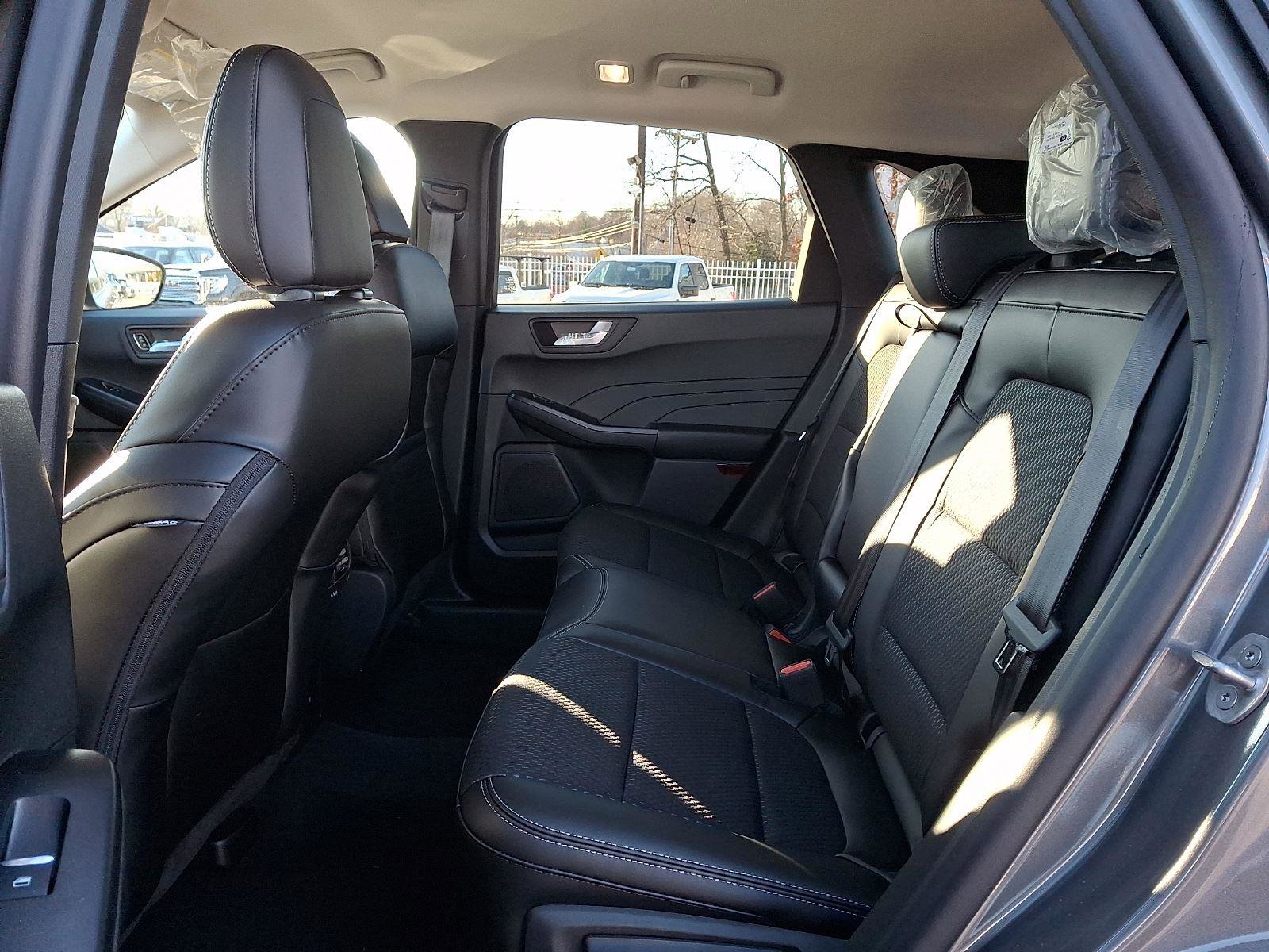 New 2026 Ford Escape SE FWD image 8