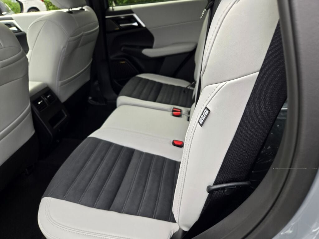 New 2026 Mitsubishi Outlander SE AWD/4WD image 14