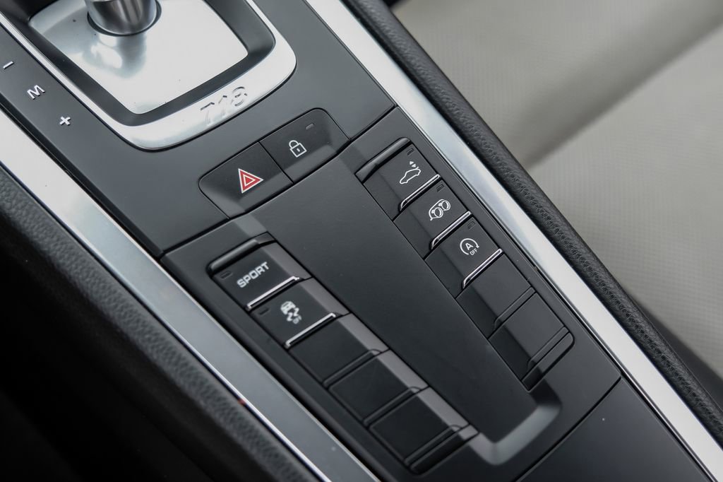 Used 2022 Porsche 718 Cayman RWD image 26