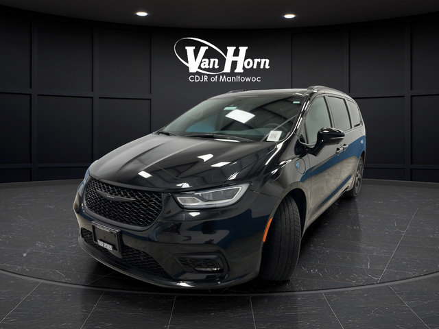 Used 2024 Chrysler Pacifica Premium FWD image 3