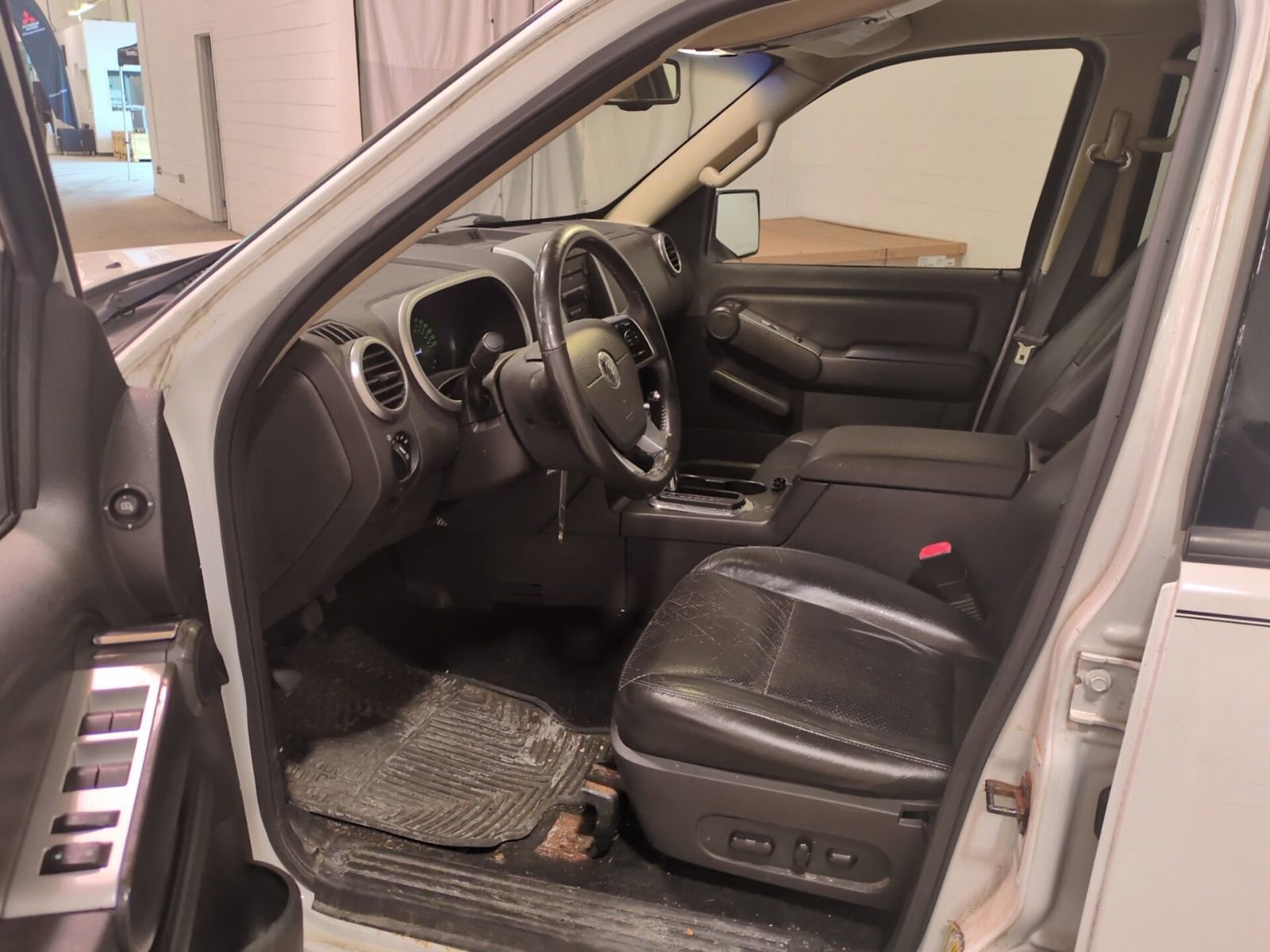 Used 2006 Mercury Mountaineer Luxury image 15