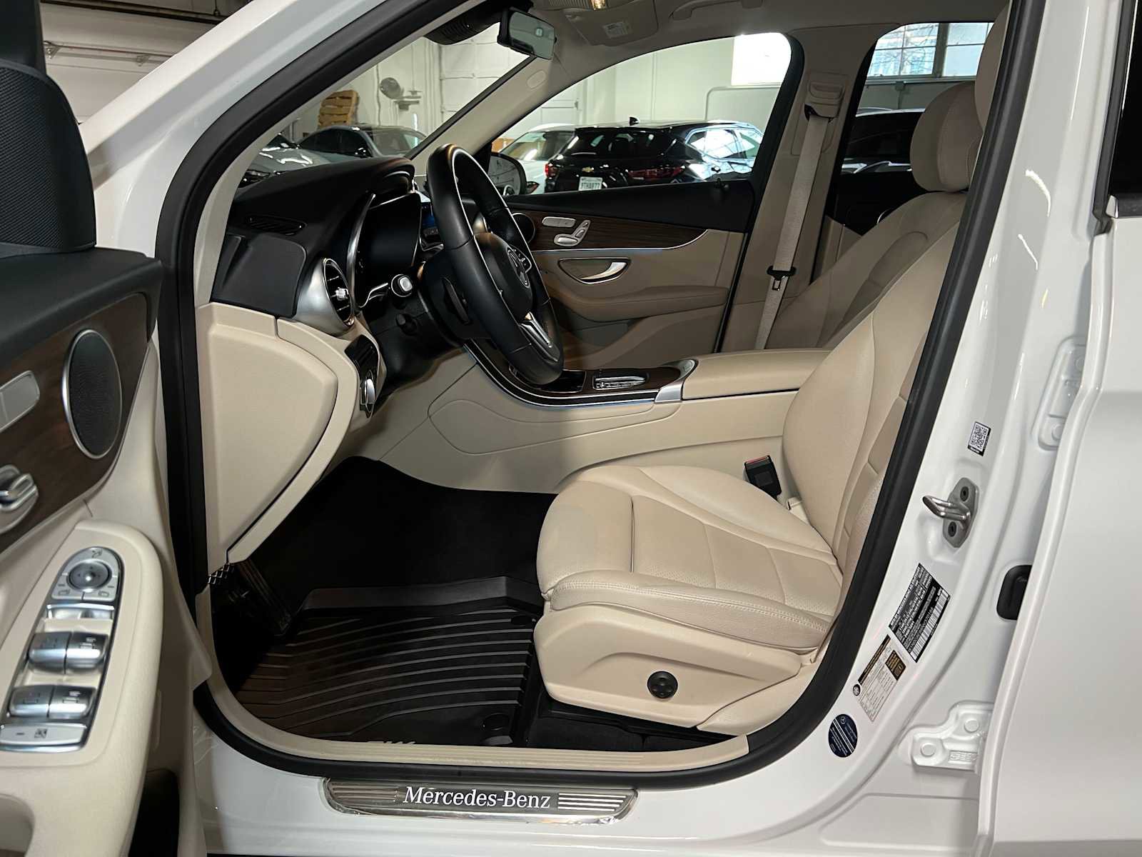 Used 2022 Mercedes-Benz GLC 300 4MATIC image 24