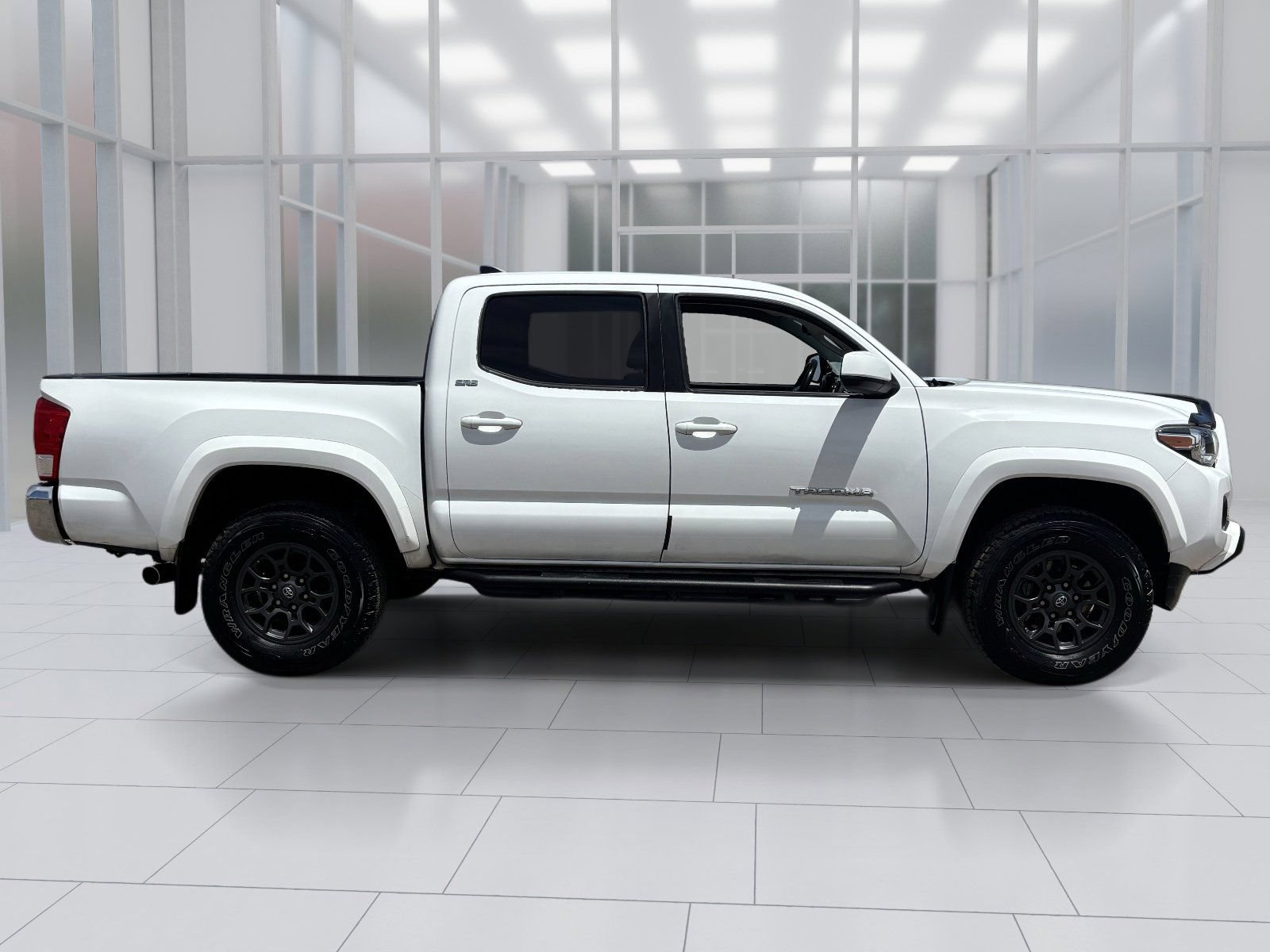 Used 2017 Toyota Tacoma SR5 w/ Tow Package AWD/4WD image 7