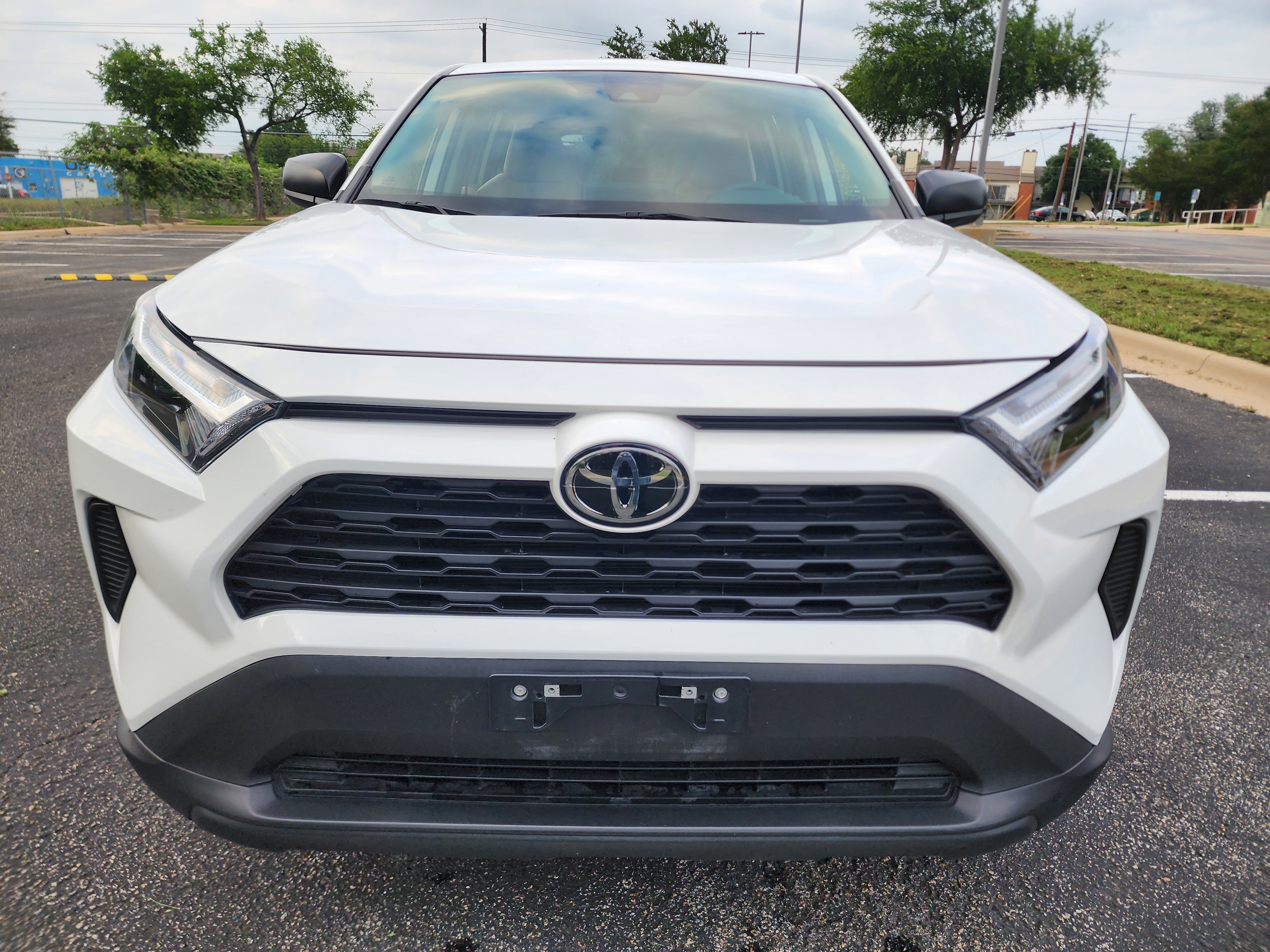 Used 2023 Toyota RAV4 LE AWD/4WD image 2