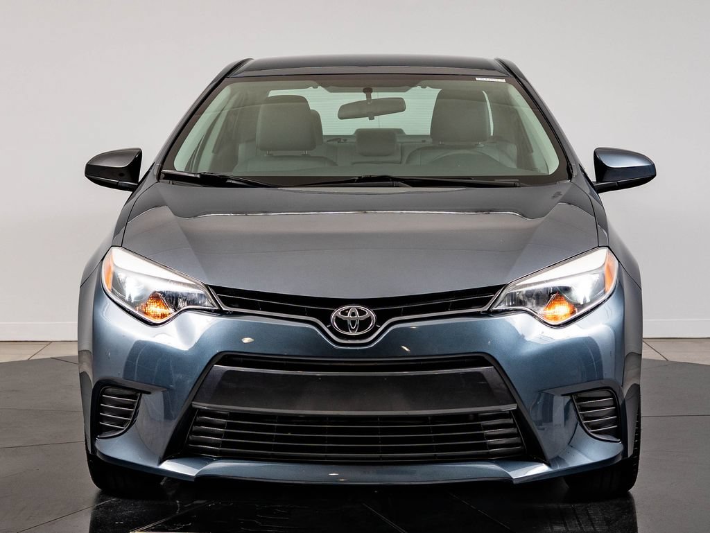 Used 2015 Toyota Corolla LE FWD image 2
