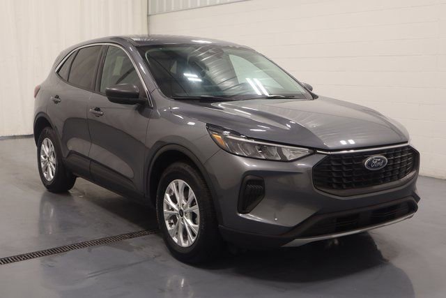Used 2023 Ford Escape Active w/ Tech Pack #1 image 2