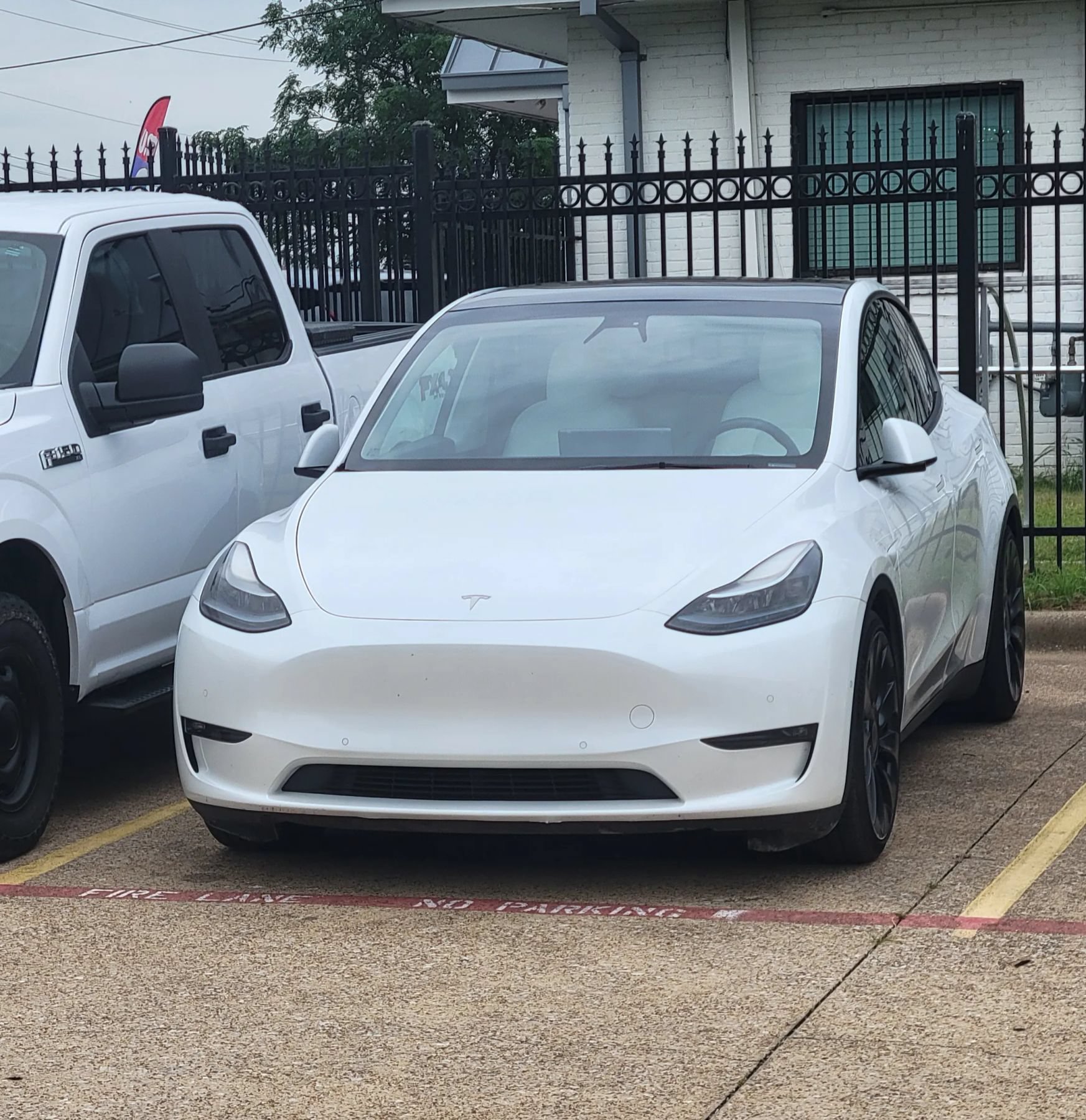 Used 2022 Tesla Model Y Performance AWD/4WD image 2