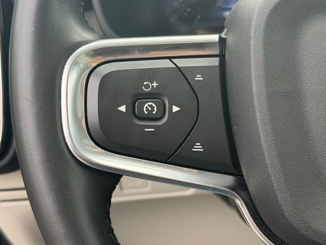 Certified 2024 Volvo XC40 B5 Plus w/ Protection Package Premier AWD/4WD image 27