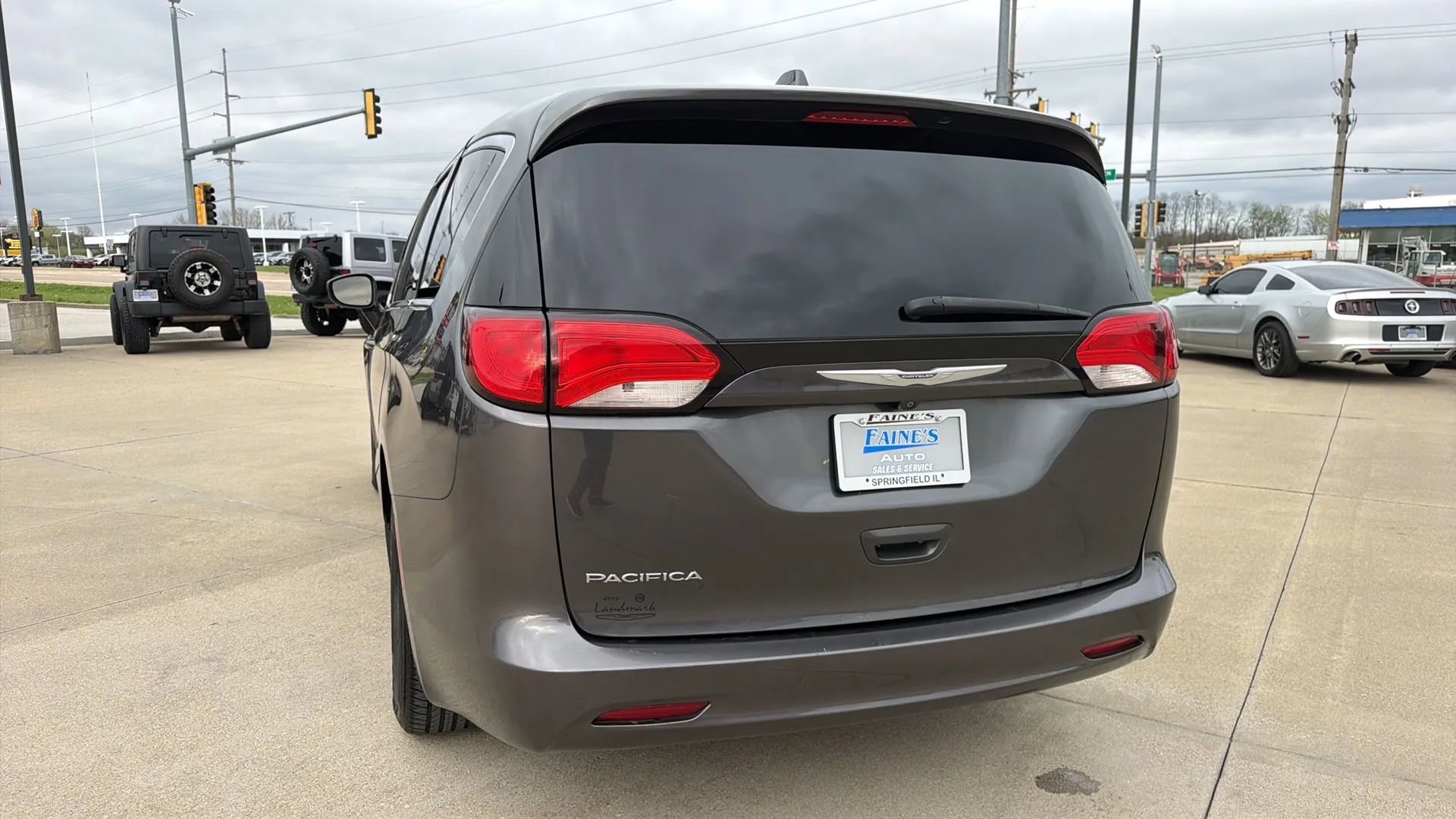 Used 2017 Chrysler Pacifica Touring image 15