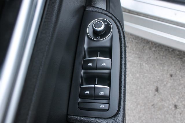 Used 2017 Alfa Romeo Giulia Sprint w/ Cold Weather Package image 11