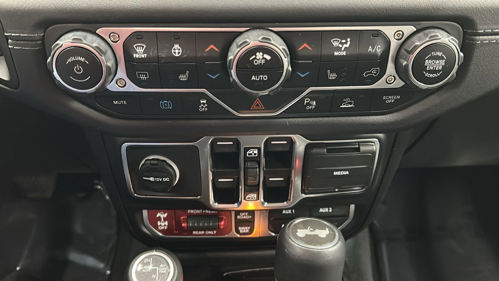 Used 2024 Jeep Wrangler Unlimited Rubicon 4xe image 23