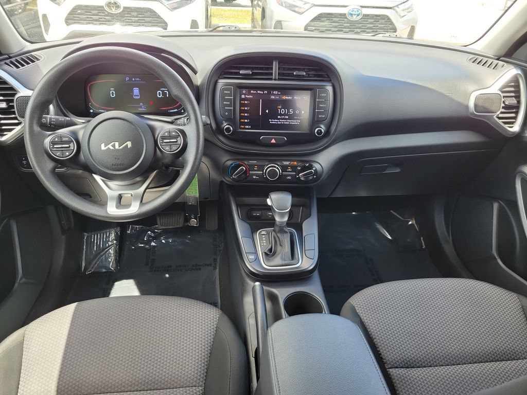 Used 2024 Kia Soul LX w/ Option Group 015 FWD image 10
