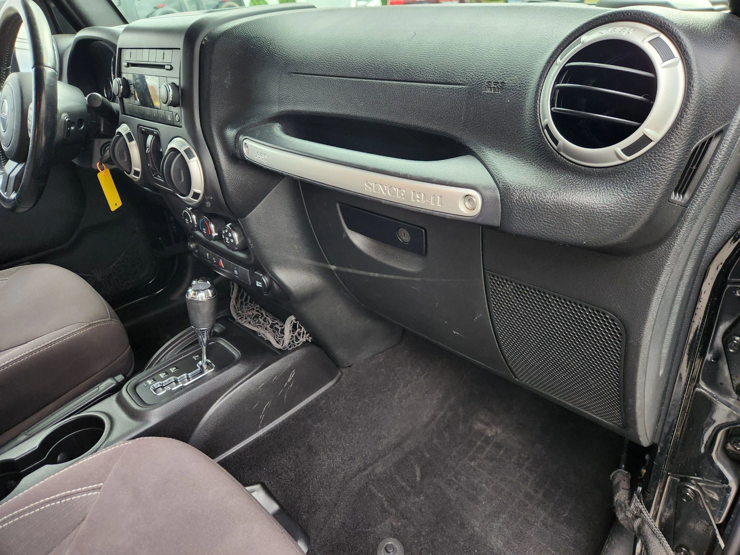 Used 2015 Jeep Wrangler Unlimited Sahara w/ Connectivity Group image 36