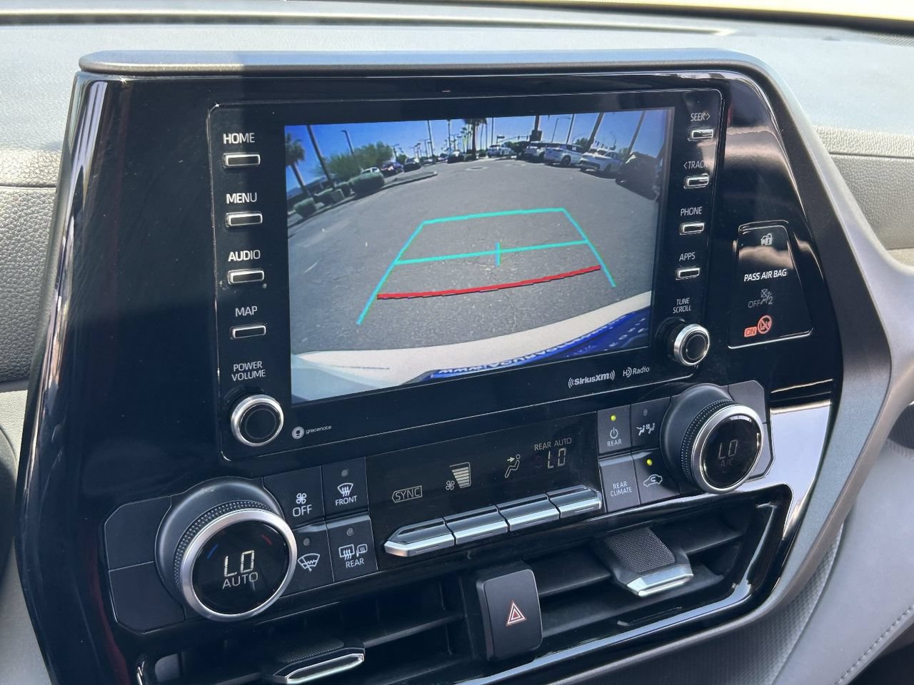 Used 2021 Toyota Highlander LE FWD image 30