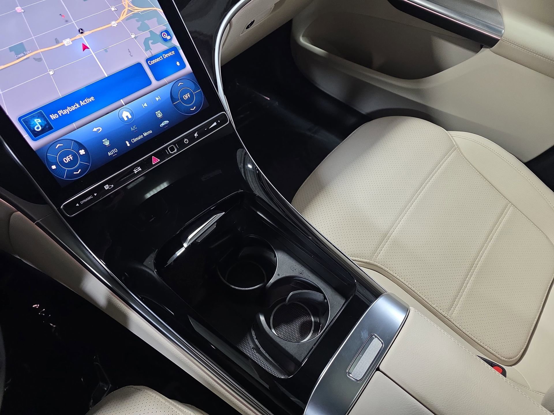 Used 2025 Mercedes-Benz GLC 300 4MATIC image 25