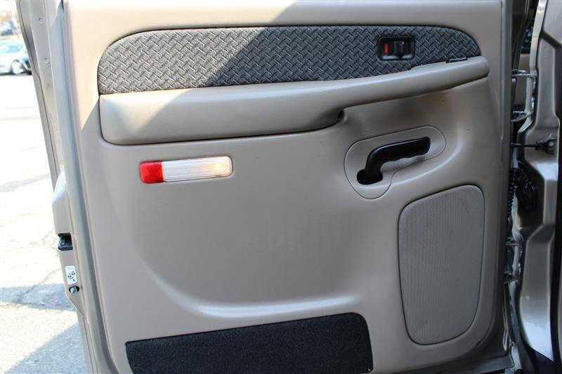 Used 2002 Chevrolet Avalanche 4x4 w/ Off-Road Suspension Pkg image 20