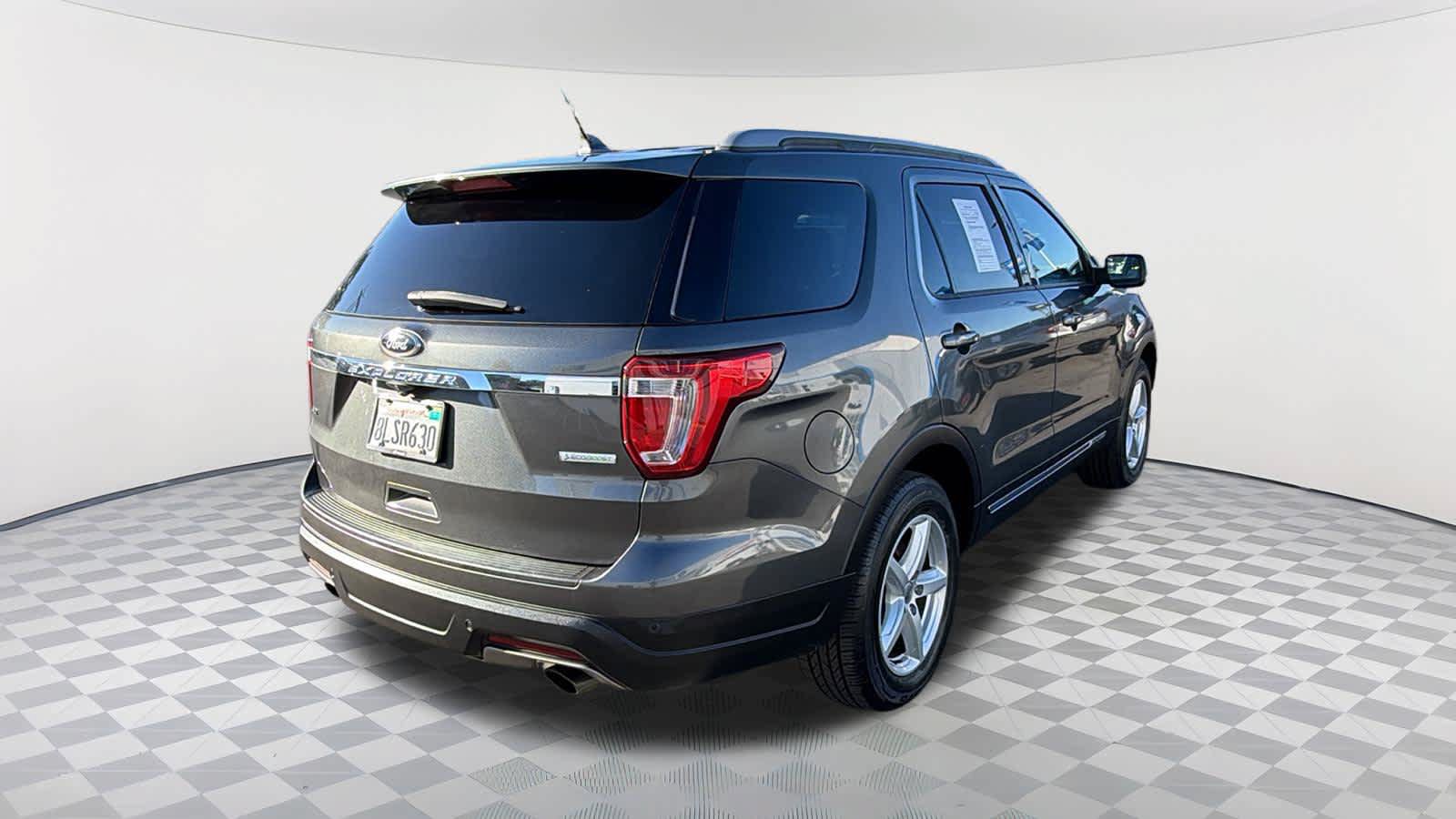 Used 2019 Ford Explorer XLT w/ Equipment Group 202A FWD image 5