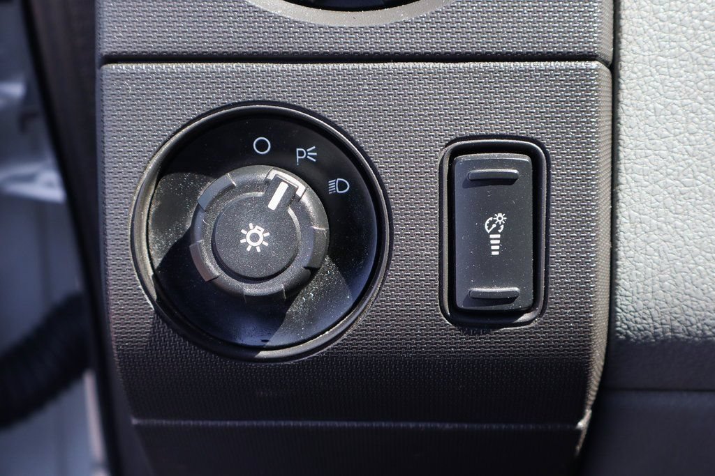 Used 2015 Ford F550 2WD Regular Cab Super Duty image 27