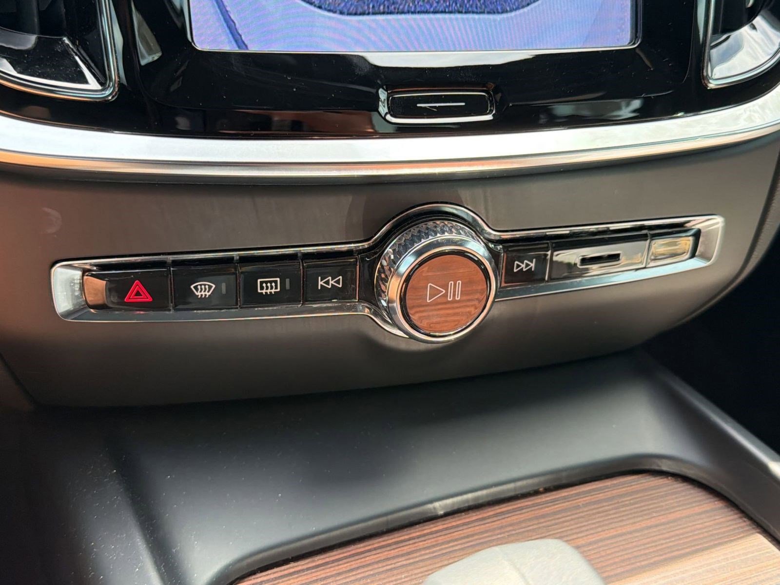 Used 2023 Volvo S60 B5 Ultimate w/ Protection Package Premier image 17