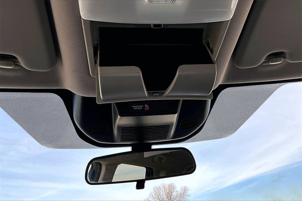 Used 2025 Nissan Rogue SV image 32