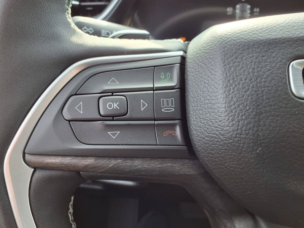 Certified 2025 Jeep Grand Cherokee Limited AWD/4WD image 17