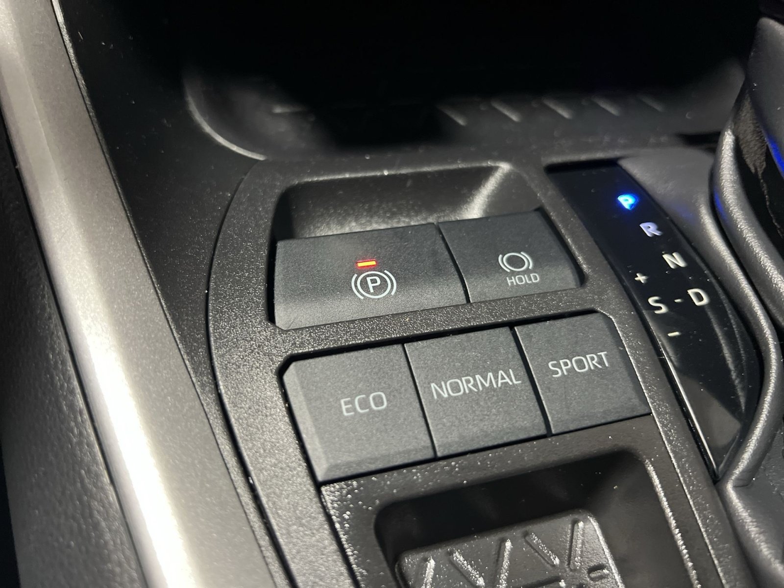 Used 2025 Toyota RAV4 LE FWD image 30