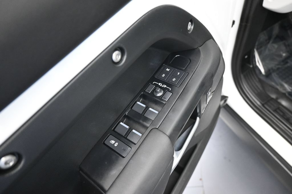 Used 2025 Land Rover Defender 110 S AWD/4WD image 15