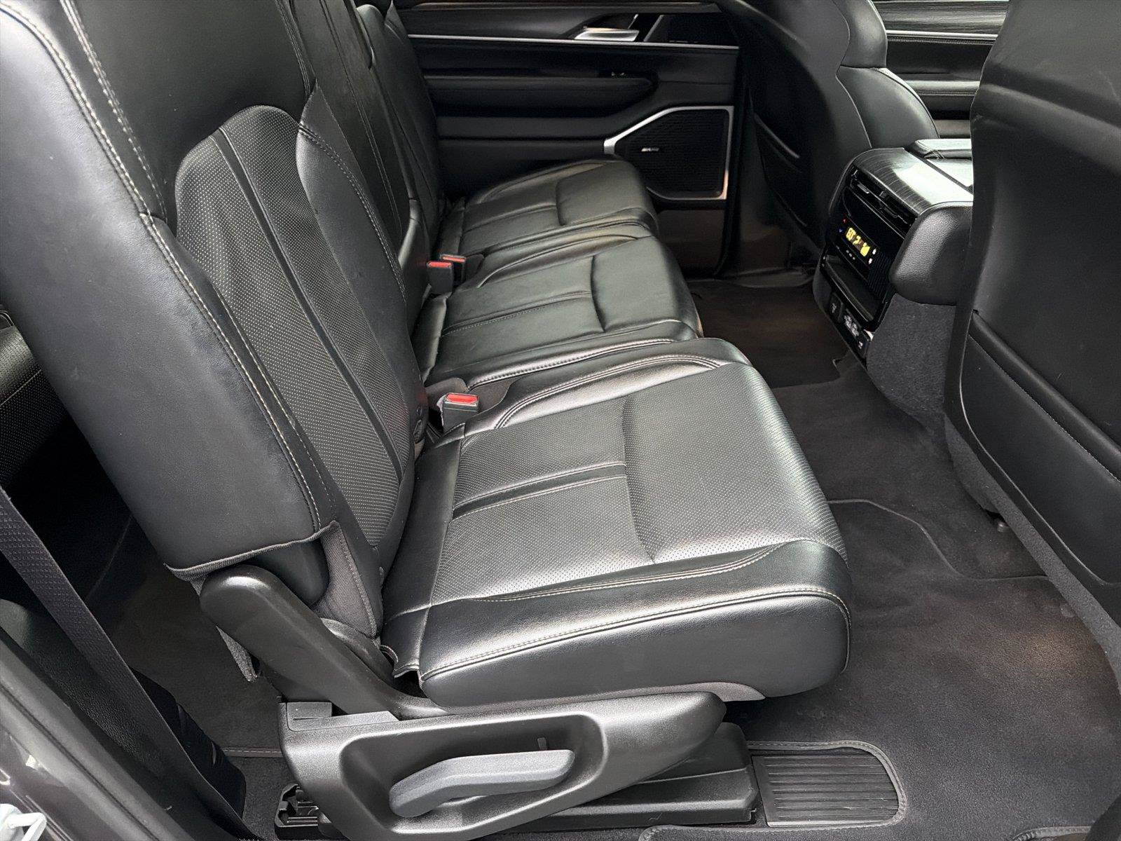 Used 2024 Jeep Wagoneer Series II w/ Flexible Seating Group RWD image 15